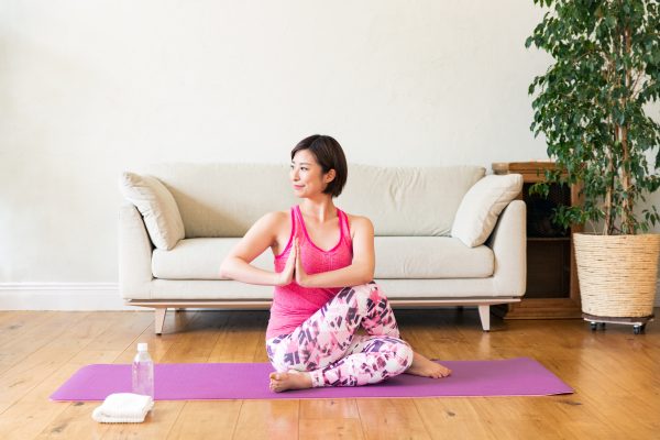 寝る前のヨーガで快眠!寝る前におすすめのヨーガポーズを紹介